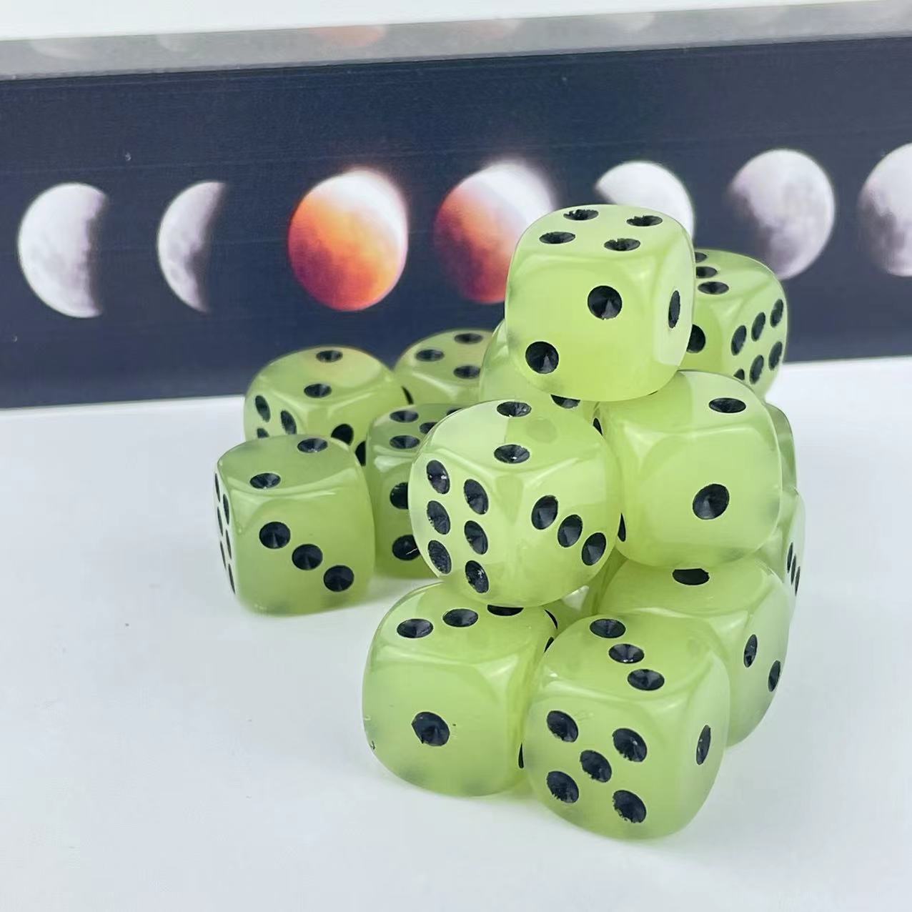 6面の暗闇の中でのサイコロ,14mm,テーブルボードゲーム用 - Board Game Yahtzee のレビューと価格